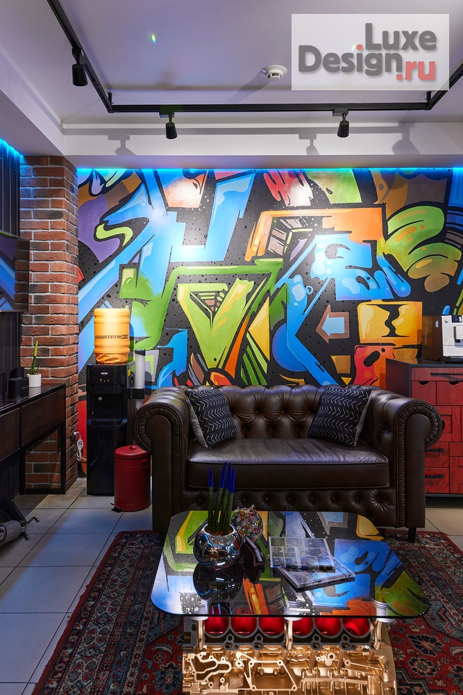 Дизайн интерьера автосалона "Лаундж зона ГЛУШИТЕЛИ 32" (фото 4)